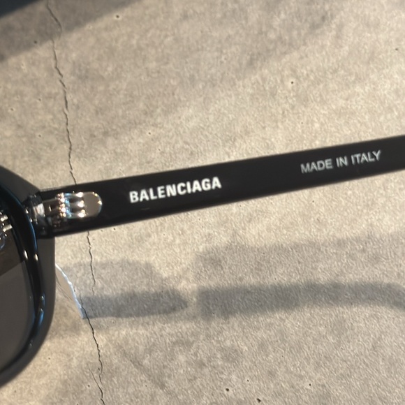 NWT BALENCIAGA BB0098S BLACK FLAT TOP SUNGLASSES - Picture 9 of 9